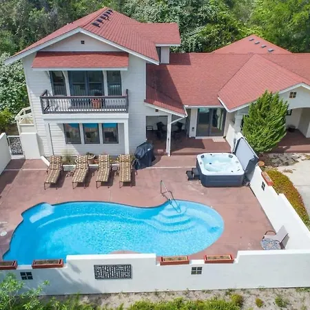 Pool Hot Tub And Mins To Beach